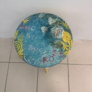 A Rose on My Side (Table)